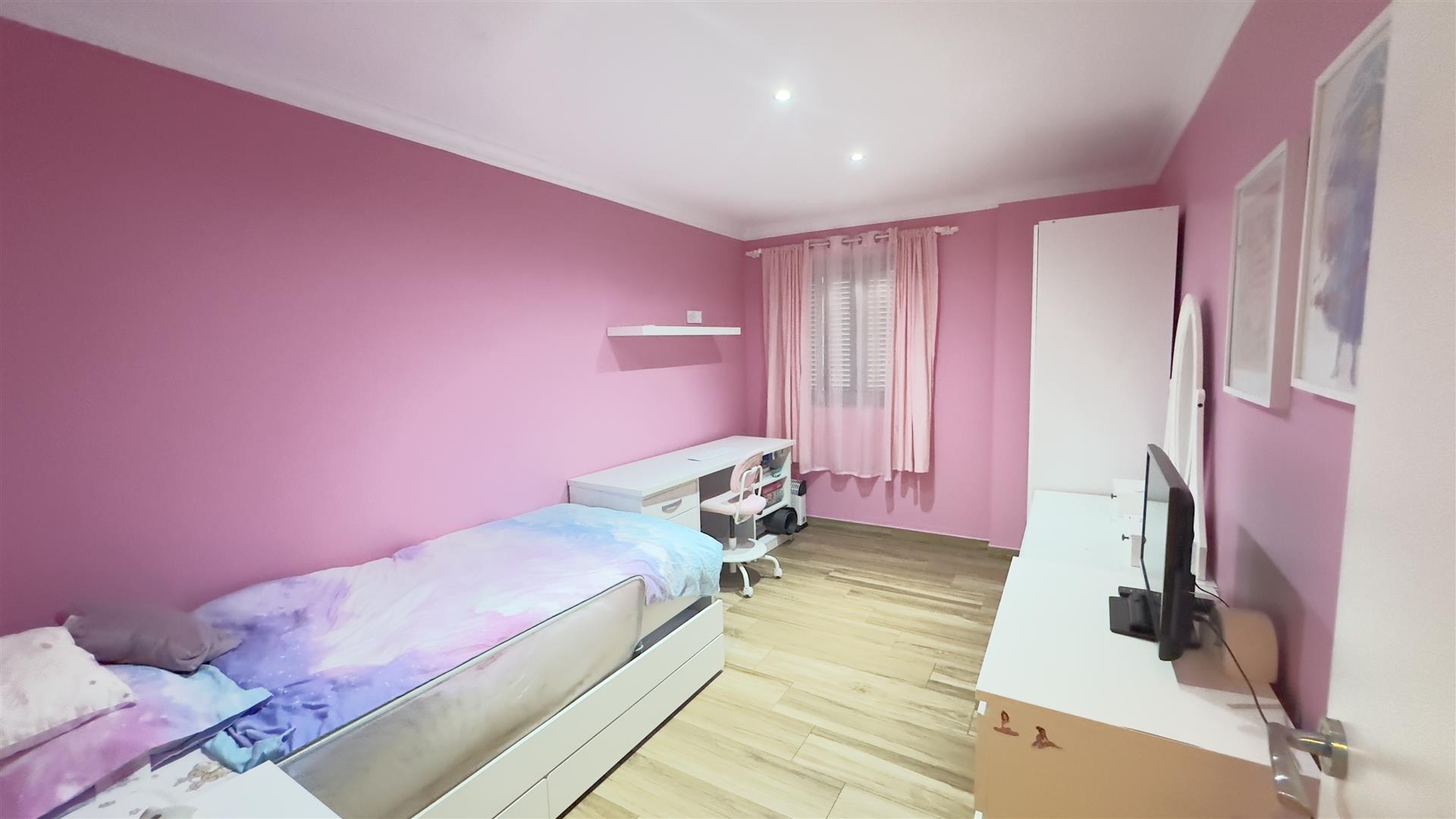 Image of Apartment - 3 Bedrooms - 1 Bathrooms for Sale in Waterport Terraces-Gibraltar, Image 6